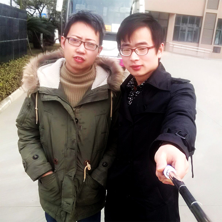 张翔与同事合影