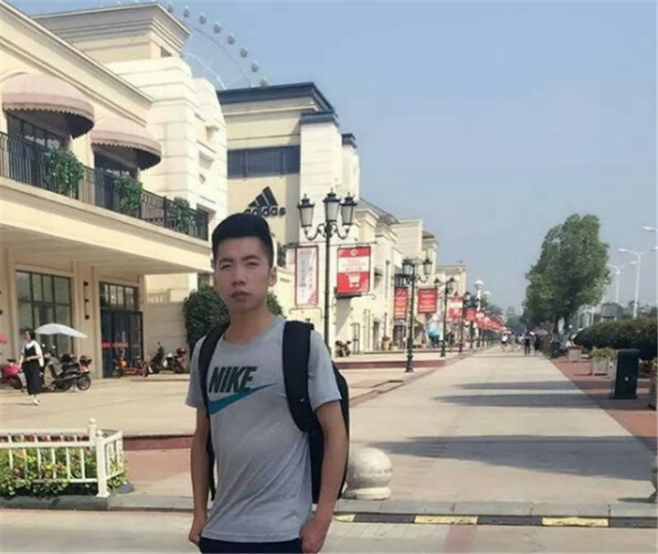 王鹏单人照