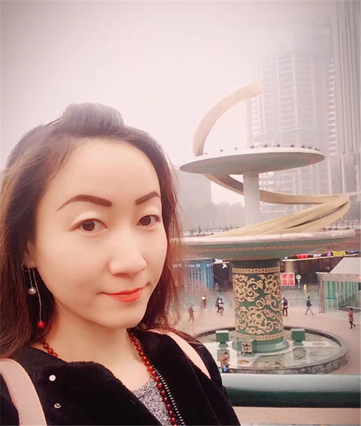 李伟慧生活照