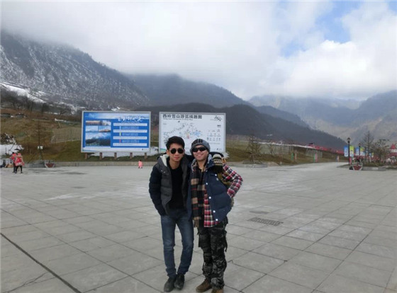 李小龙和同事旅游
