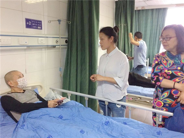 工会干部慰问杨建