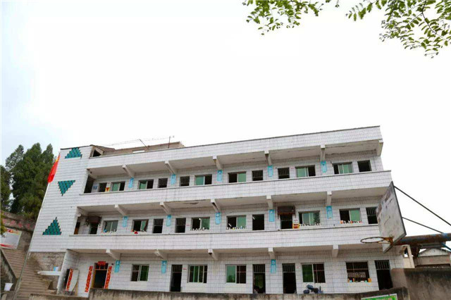 1李馥育人学校.jpg