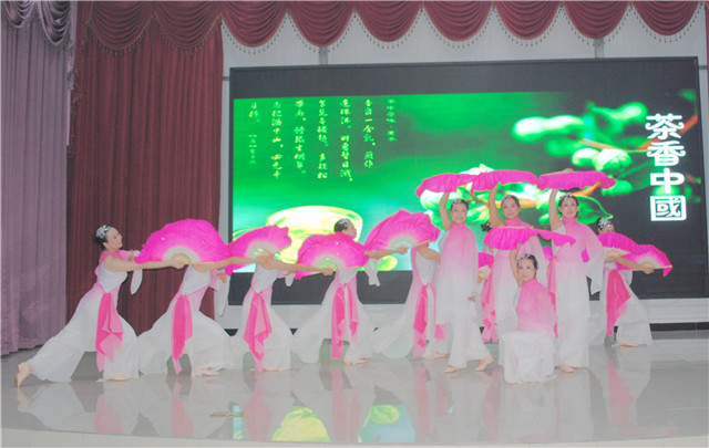 4公司舞蹈队表演.JPG