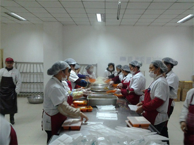 1员工正在精心准备.jpg