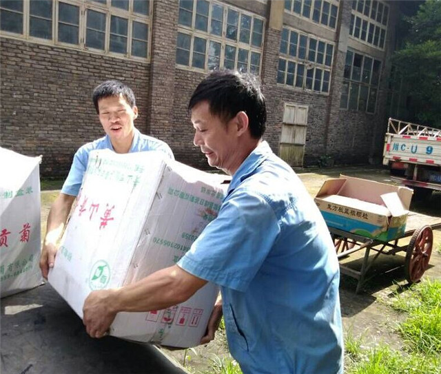 2公司发防暑降温慰问品1.jpg